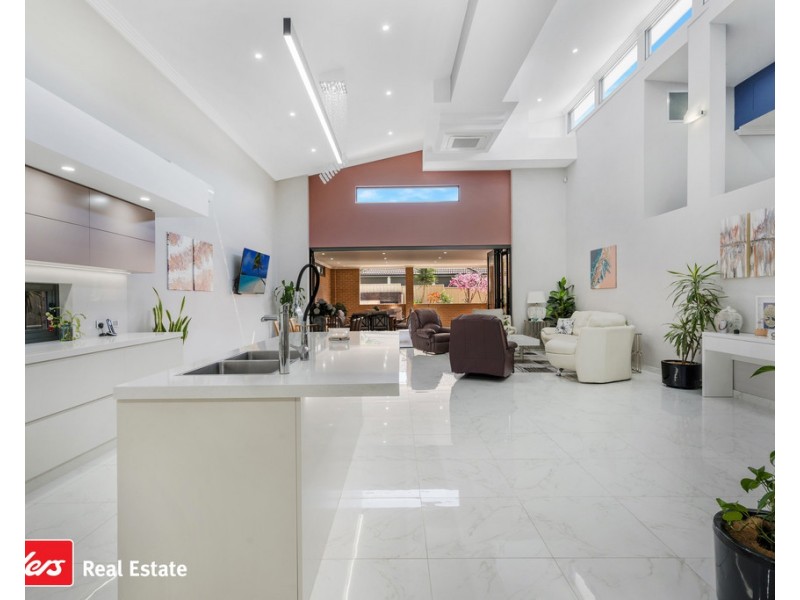 172 Kendall Drive, Casula NSW 2170