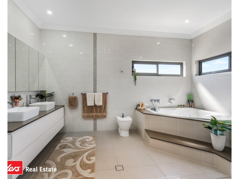 172 Kendall Drive, Casula NSW 2170