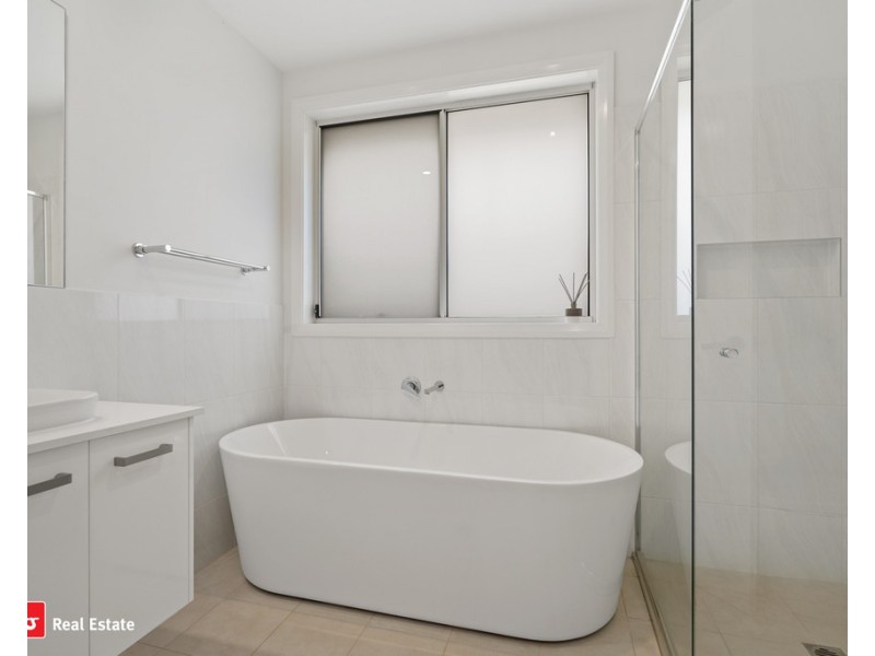 17 SUNSTONE WAY, Leppington NSW 2179
