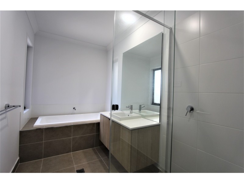 9 SEABORN AVENUE, Oran Park NSW 2570