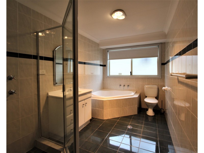 52 Solander Avenue, West Hoxton NSW 2171