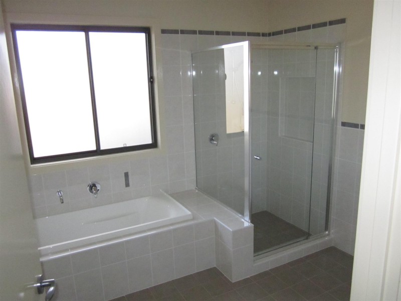15 Redpa Close, West Hoxton NSW 2171