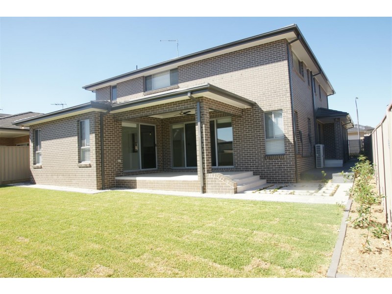 7 McGuiness Ave, Middleton Grange NSW 2171