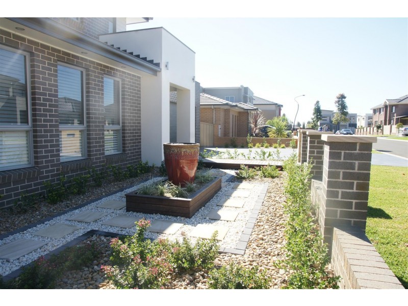 7 McGuiness Ave, Middleton Grange NSW 2171