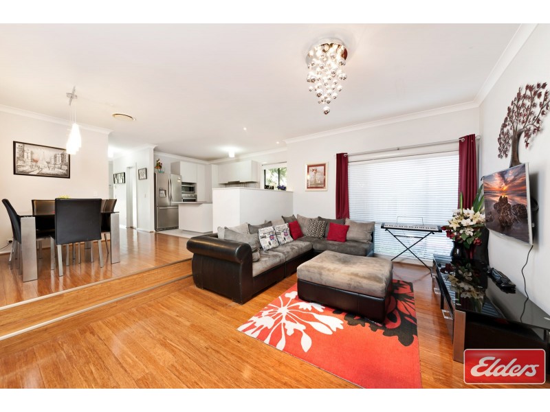 7 Hillsborough Cres, Glenfield NSW 2167