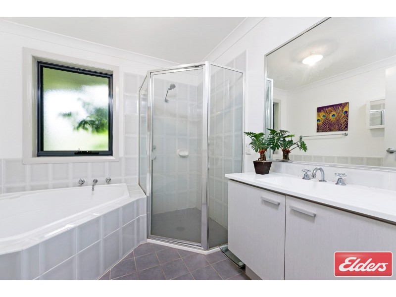 7 Hillsborough Cres, Glenfield NSW 2167