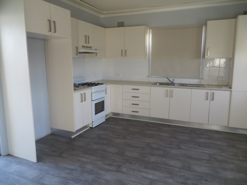 2 Doran Avenue, Lurnea NSW 2170