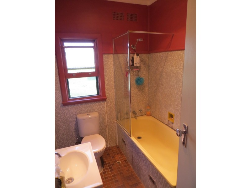 2 Doran Avenue, Lurnea NSW 2170