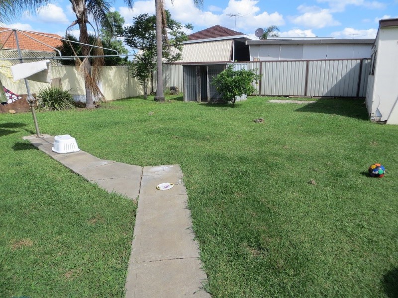 2 Doran Avenue, Lurnea NSW 2170