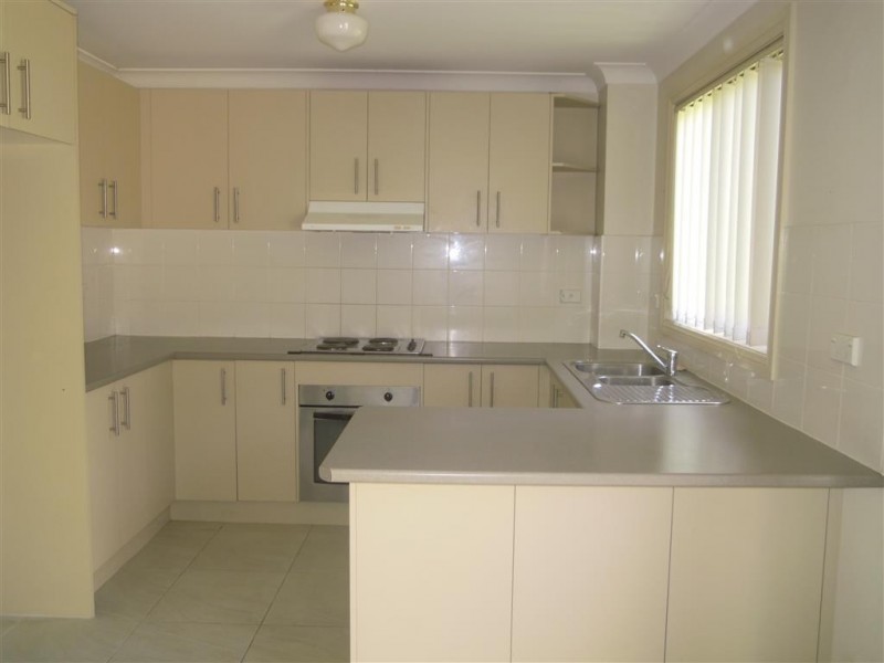 2/9-11 Weir Crescent, Lurnea NSW 2170