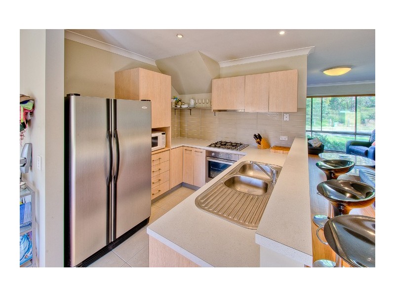 13 Hillsborough Cres, Glenfield NSW 2167