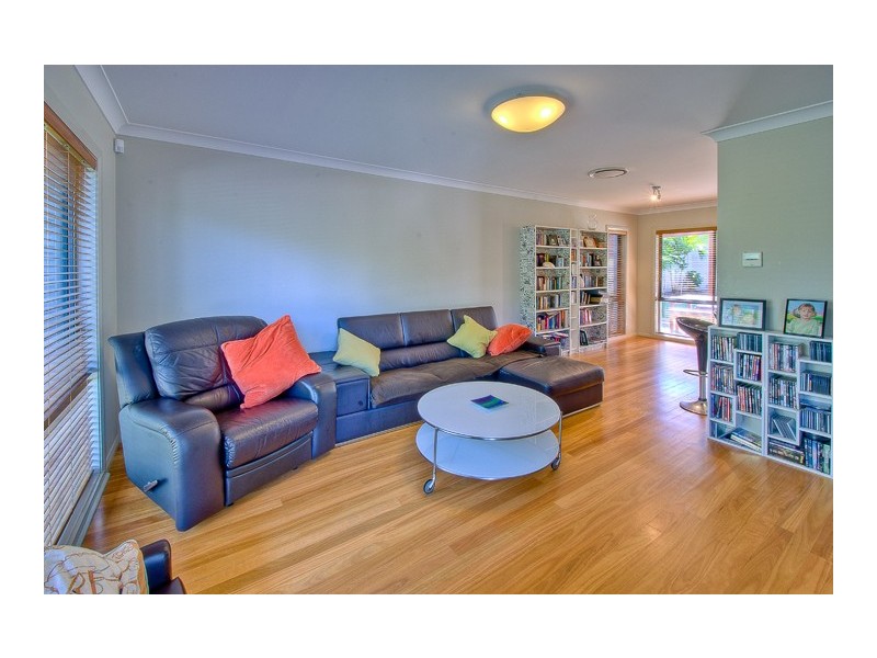 13 Hillsborough Cres, Glenfield NSW 2167