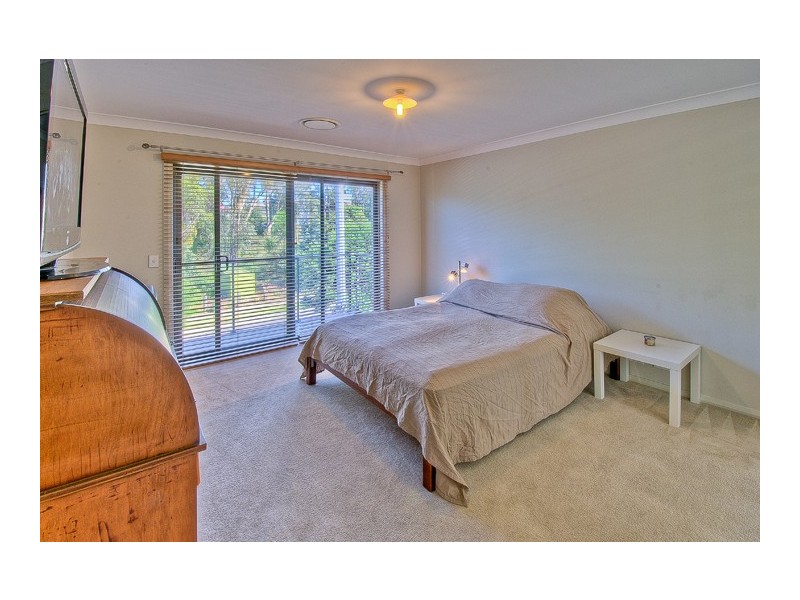 13 Hillsborough Cres, Glenfield NSW 2167