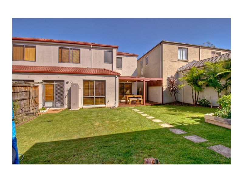 13 Hillsborough Cres, Glenfield NSW 2167