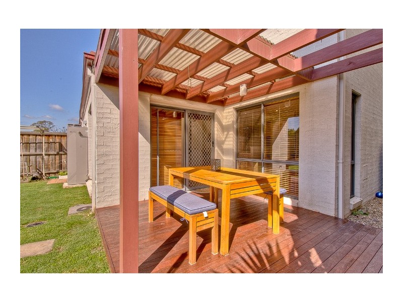 13 Hillsborough Cres, Glenfield NSW 2167