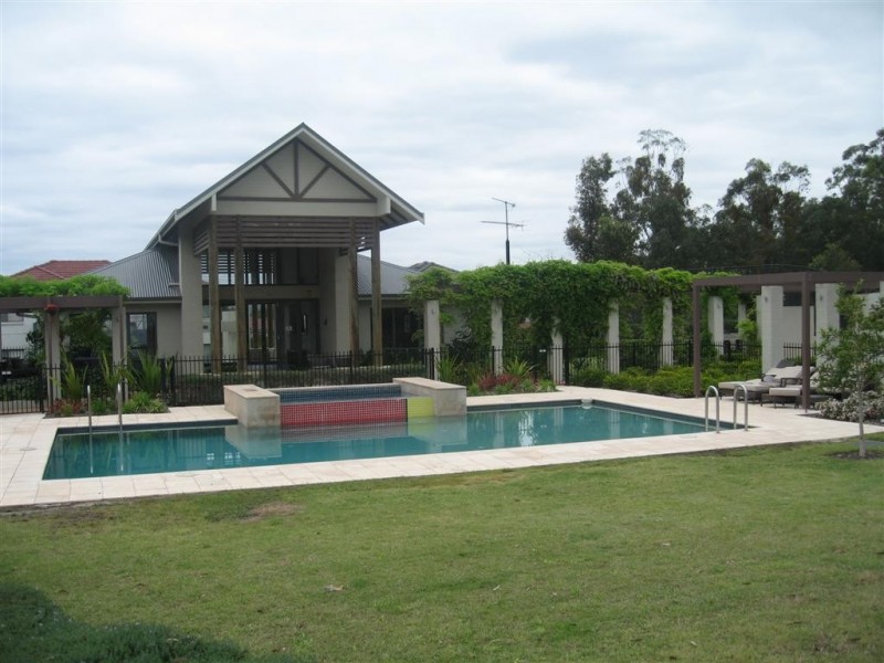 13 Hillsborough Cres, Glenfield NSW 2167