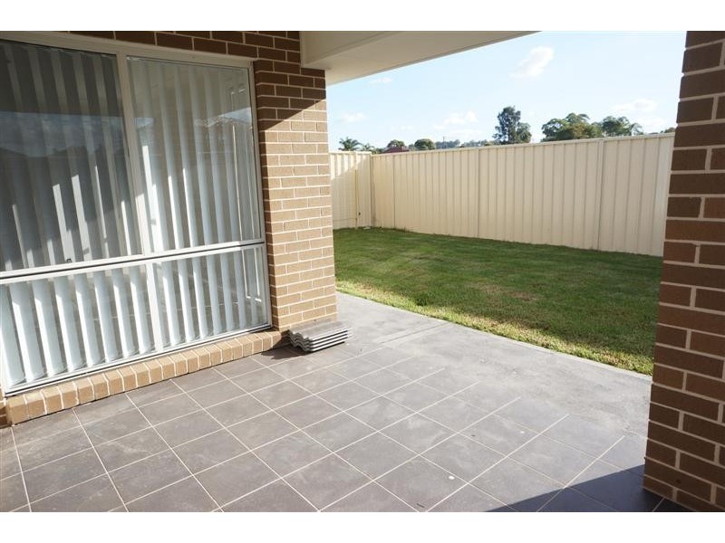18 Bird Walton Ave, Middleton Grange NSW 2171