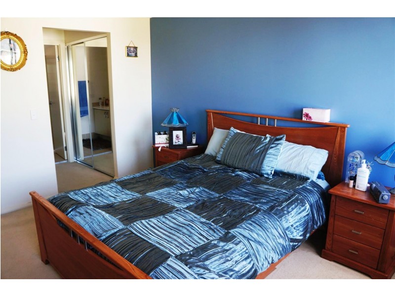21 Mary Ann Drive, Glenfield NSW 2167