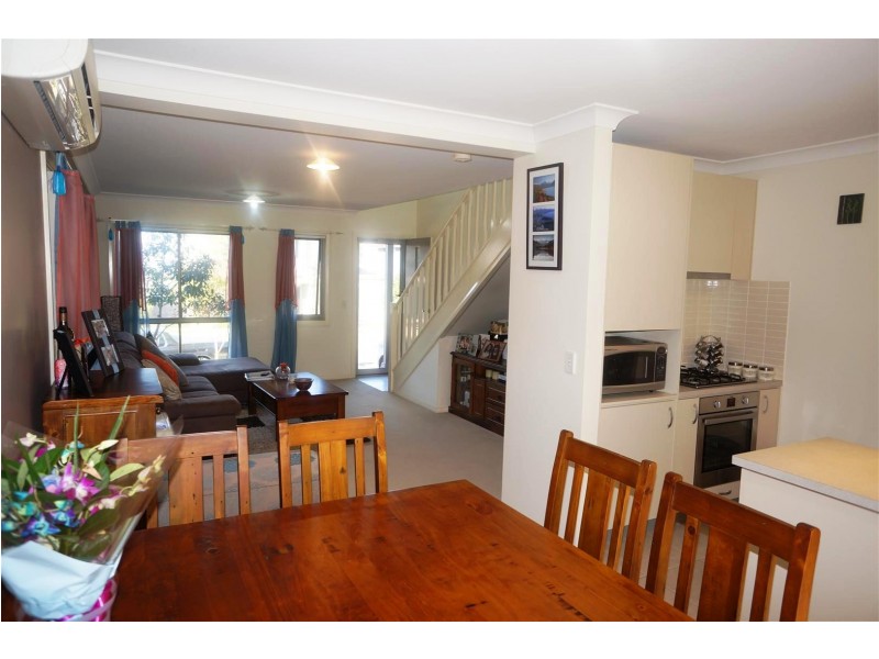 21 Mary Ann Drive, Glenfield NSW 2167