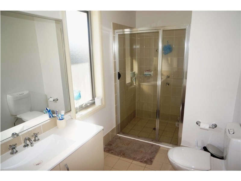 21 Mary Ann Drive, Glenfield NSW 2167