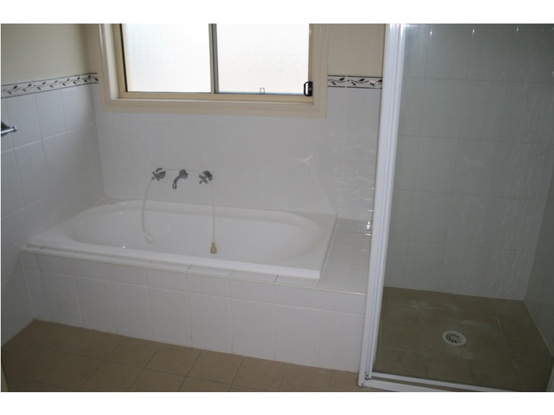9 Redpa Close, West Hoxton NSW 2171