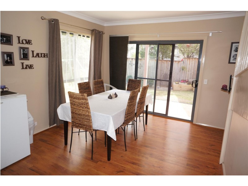 22 Mary Ann Drive, Glenfield NSW 2167