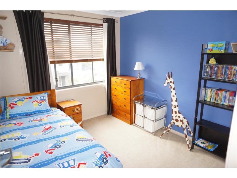 22 Mary Ann Drive, Glenfield NSW 2167