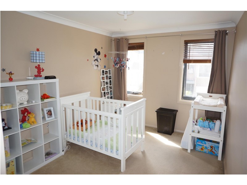 22 Mary Ann Drive, Glenfield NSW 2167