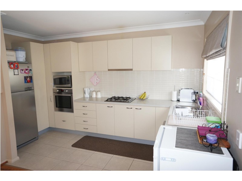 22 Mary Ann Drive, Glenfield NSW 2167