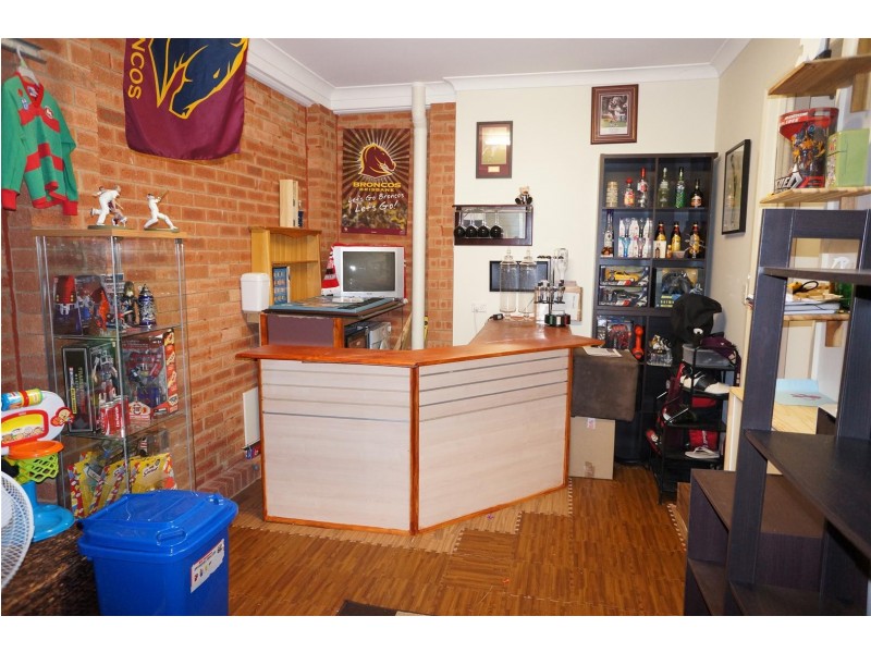 22 Mary Ann Drive, Glenfield NSW 2167