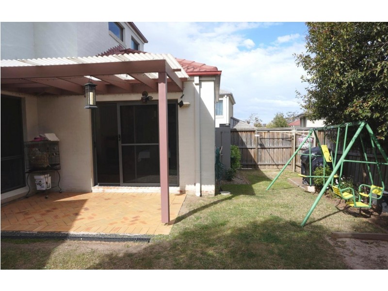 22 Mary Ann Drive, Glenfield NSW 2167