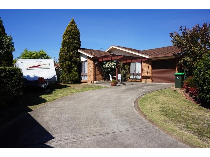 13 Murwillumbah Ave, Hoxton Park NSW 2171