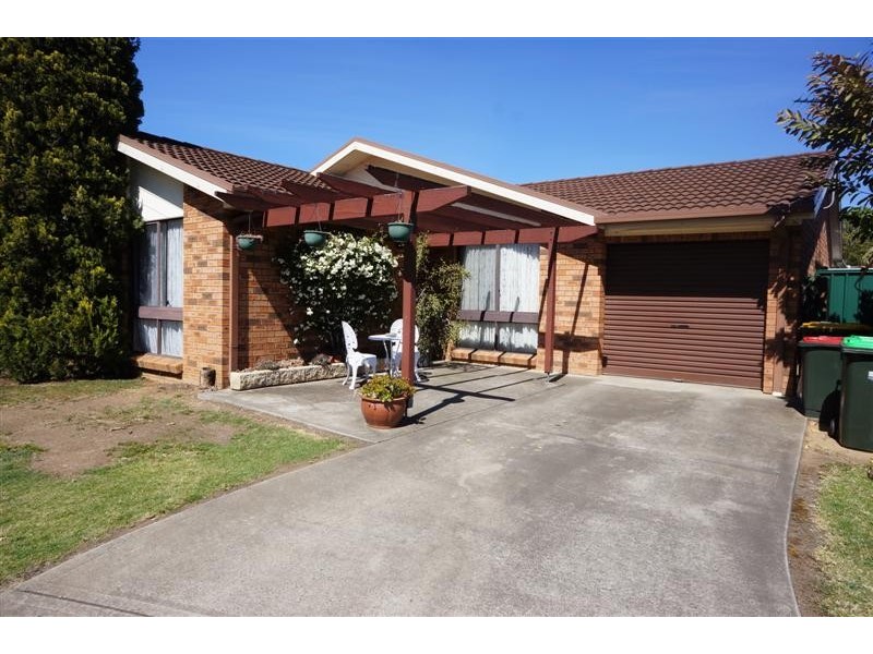 13 Murwillumbah Ave, Hoxton Park NSW 2171
