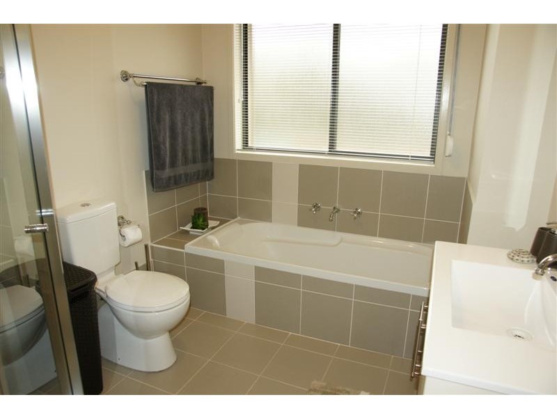 30 Stansmore Ave, Prestons NSW 2170
