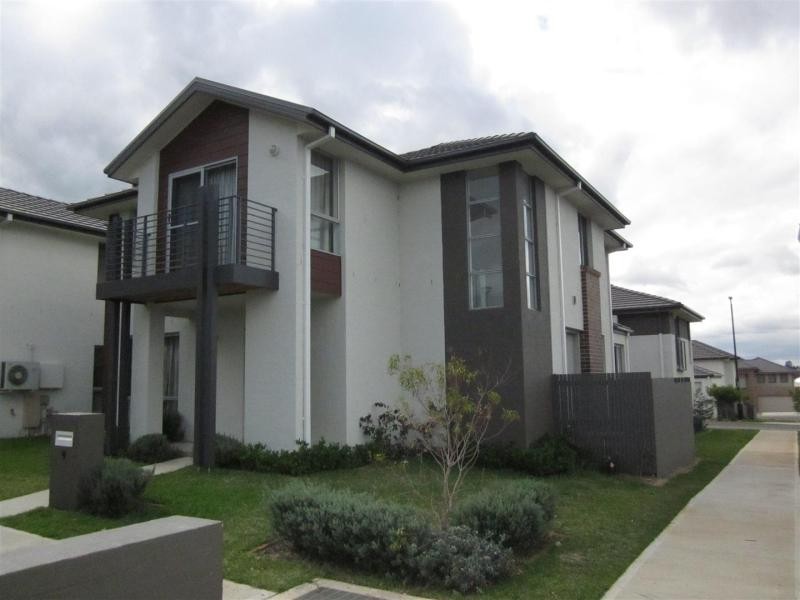 9 Garrett Lane, Middleton Grange NSW 2171