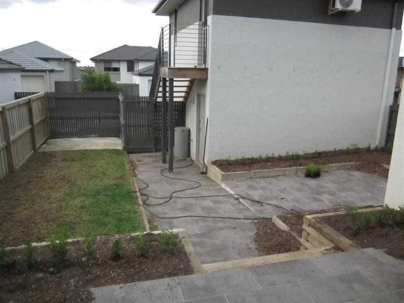 9 Garrett Lane, Middleton Grange NSW 2171