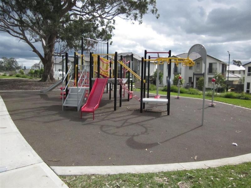 9 Garrett Lane, Middleton Grange NSW 2171