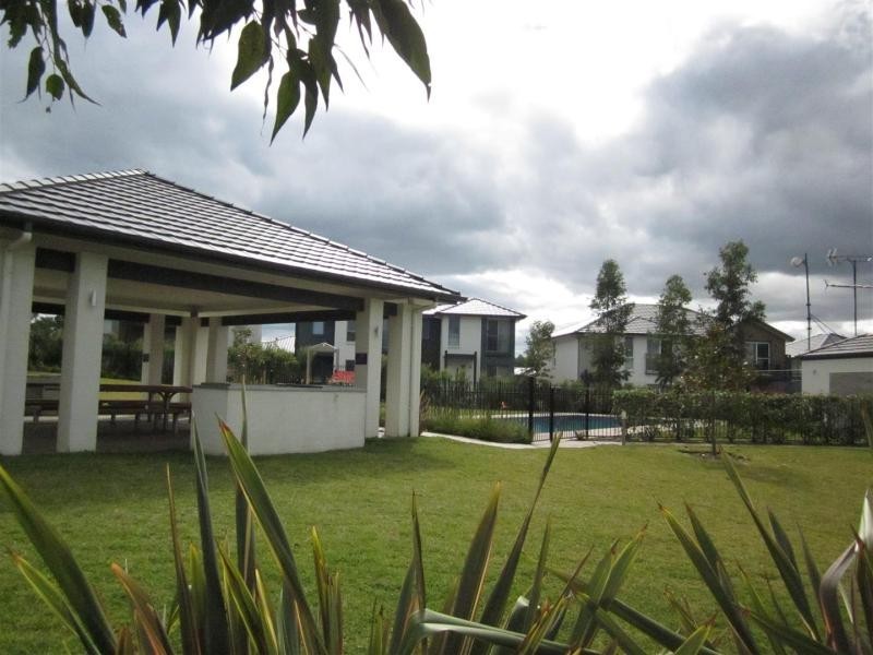 9 Garrett Lane, Middleton Grange NSW 2171