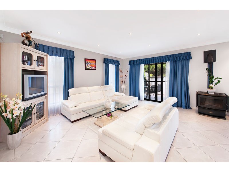 183B Henry Lawson Drive, Georges Hall NSW 2198