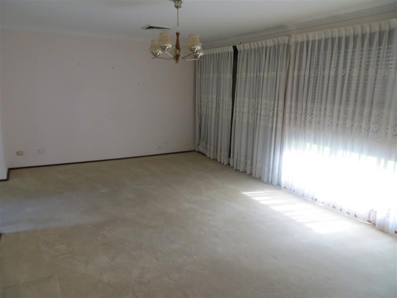 10 Dorrigo Avenue, Hoxton Park NSW 2171