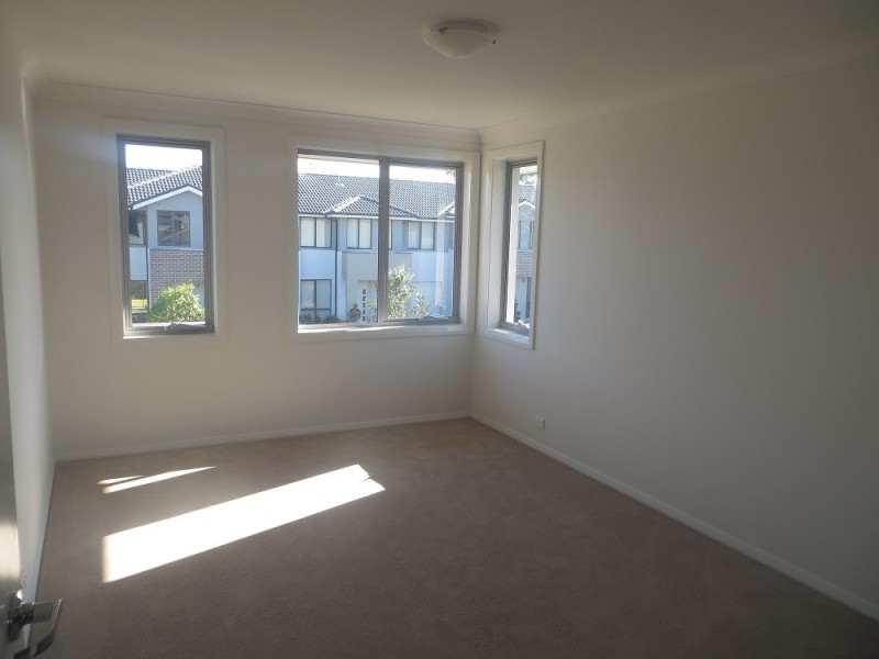 34 Sovereign Circuit, Glenfield NSW 2167