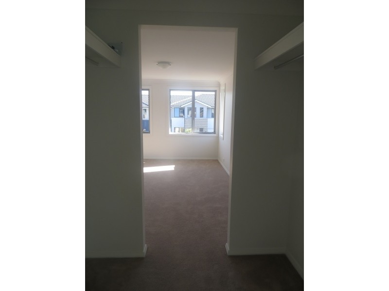 34 Sovereign Circuit, Glenfield NSW 2167