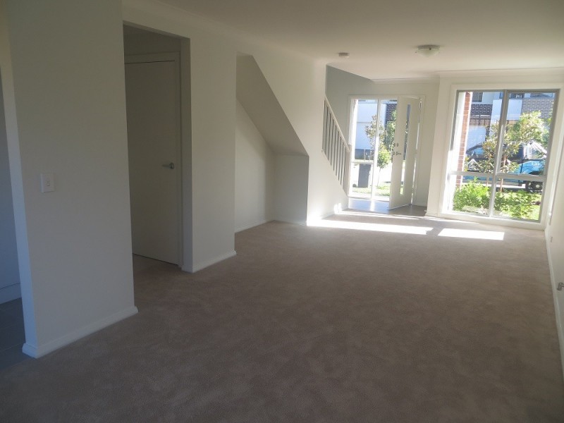 34 Sovereign Circuit, Glenfield NSW 2167