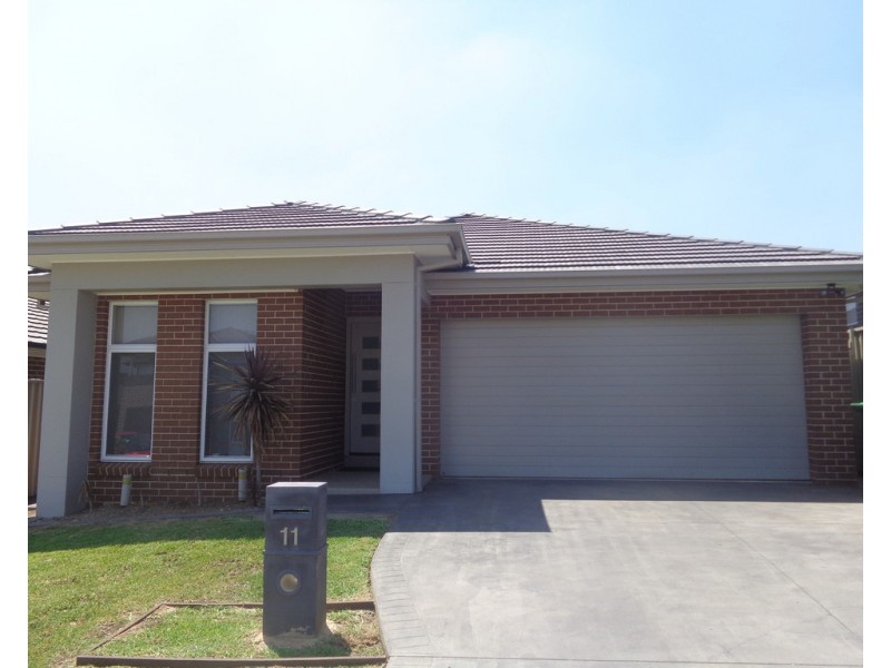 11 McMaster Avenue, Middleton Grange NSW 2171