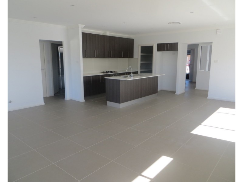 11 McMaster Avenue, Middleton Grange NSW 2171