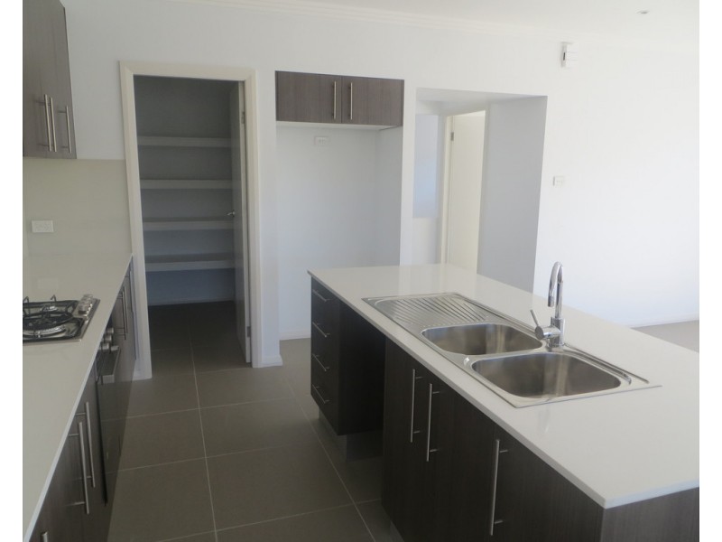 11 McMaster Avenue, Middleton Grange NSW 2171