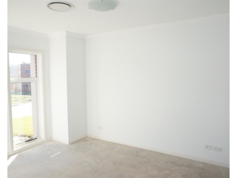 11 McMaster Avenue, Middleton Grange NSW 2171