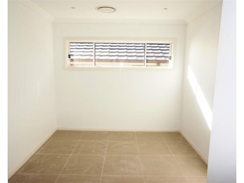 11 McMaster Avenue, Middleton Grange NSW 2171