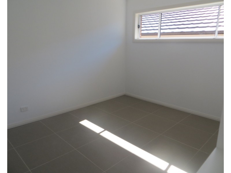 11 McMaster Avenue, Middleton Grange NSW 2171