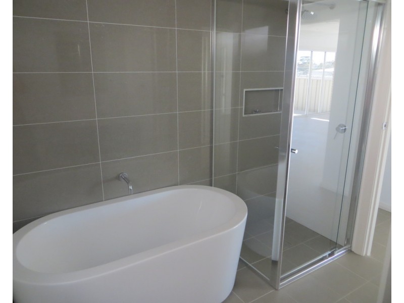 11 McMaster Avenue, Middleton Grange NSW 2171